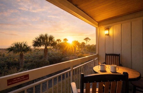 North Forest Beach Condo | Beachfront Condo at Coligny | Pool View + Balcony