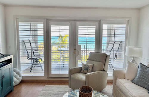 Central Beach Condo | Beachfront Condo 2-bedroom in fabulous Vero Beach with Gym and Heated Pool.