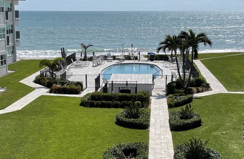 Central Beach Condo | Beachfront Getaway