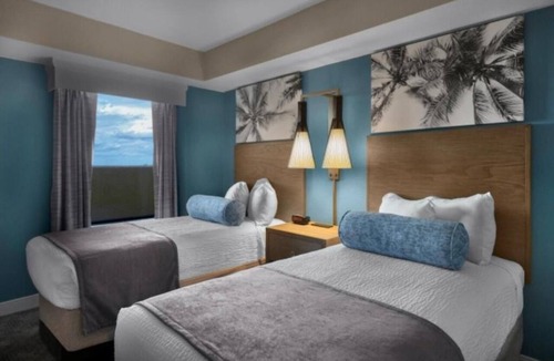 Myrtle Beach Hotel | Beachfront Stay with Kitchen, Waterpark & Boardwalk Nearby l 2 Spacious Suite