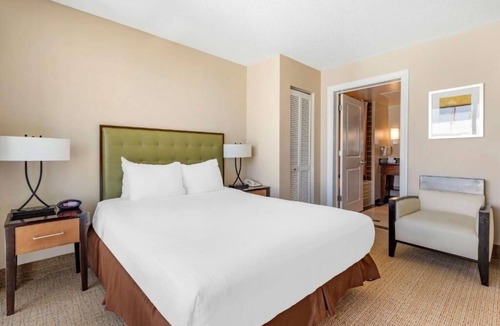 Northeast Virginia Beach Hotel | Beachside 4-Room Suite – Comfort, Fun & Family Memories