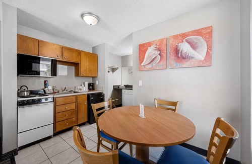 Fernandina Beach Hotel | Beachside Motel Ocean Front Kitchen Suite