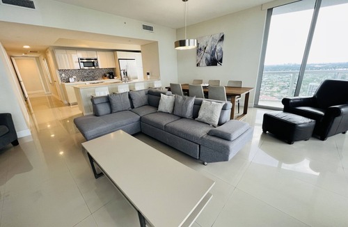 Hallandale Beach Hotel | Beachwalk Resort