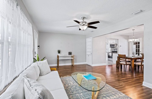 Lakeland House | Beachy getaway in lovely Lakeland, Fl!