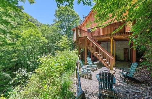 Maggie Valley Cabin | Bear Falls Lodge-Hot Tub, Waterfall, Game Room
