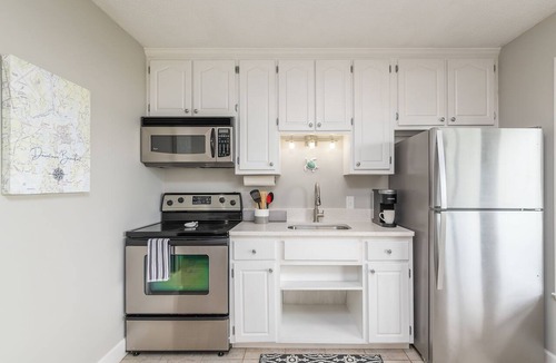 Shell Point Condo | Beaufort's Blue Heron Hideaway on Battery Creek