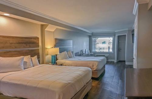 Emerald Isle Hotel | Beautiful 1 Bedroom Suite at the Beach!
