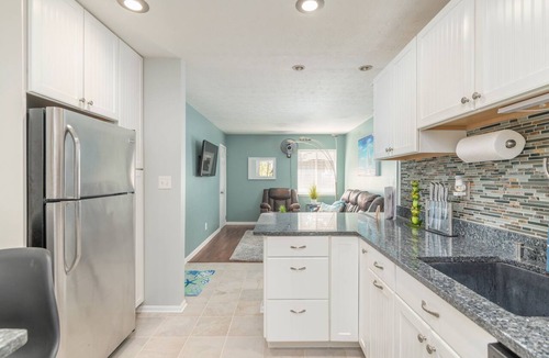 Hilton Head Island Condo | Beautiful 2 bed condo, steps from beach and Heated pool-all beach gear included