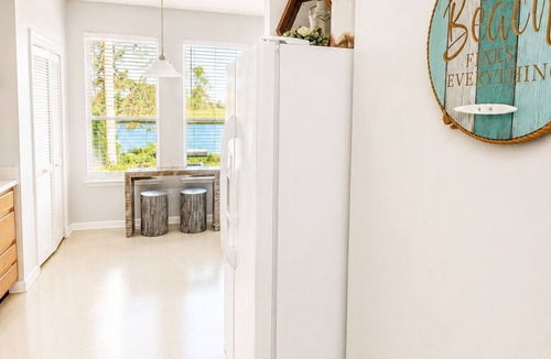 Atlantic Beach House | Beautiful 3-bedroom house on lake in Atlantic Beach
