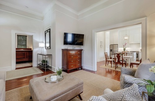 Athens House | Beautiful 3Bed, 3Bath 5 points home with short walk to UGA 🏈, ⚾️, 🎾 stadiums.