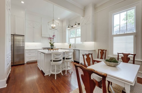 Athens House | Beautiful 3Bed, 3Bath 5 points home with short walk to UGA 🏈, ⚾️, 🎾 stadiums.