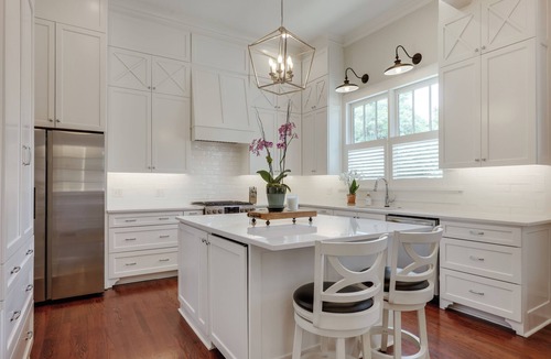Athens House | Beautiful 3Bed, 3Bath 5 points home with short walk to UGA 🏈, ⚾️, 🎾 stadiums.