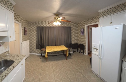 Evans House | Beautiful 4BR/3BA Fully Furnished Home in Quiet Neighborhood