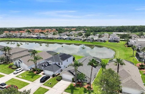 Lake Berkley Villa | Beautiful 4BR Villa with private pool & Lake view close to Disney and Universal