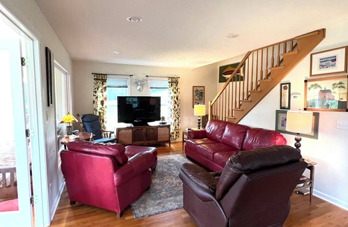 Bluff City House | Beautiful and Secluded 3 BR/3 BA Home on South Holston River