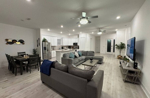 Crescent Lakes House | Beautiful and Spacious Brand new House in Kissimmee Fl, 20 Minutes From Disney