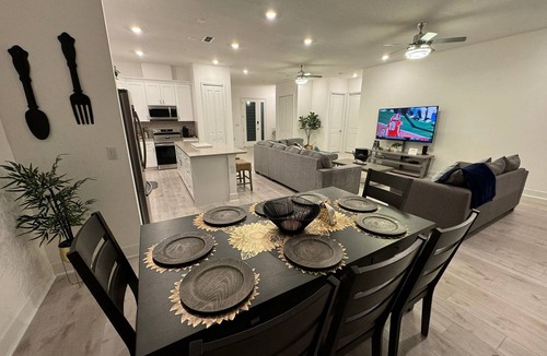 Crescent Lakes House | Beautiful and Spacious Brand new House in Kissimmee Fl, 20 Minutes From Disney