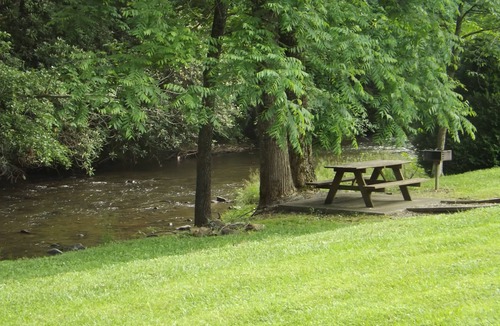 Hartford Cabin | Beautiful Cabin located by the Creek. 15 minutes to White Water Rafting