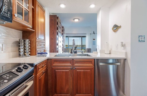 Palmetto Dunes Condo | Beautiful condo overlooking Broad Creek. Pet friendly!