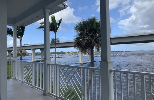 Stuart Condo | Beautiful condo, on the St. Lucie River. You can walk to downtown Stuart.