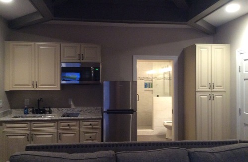 Commonwealth House | Beautiful Custom Renovated Downtown Bungalow!