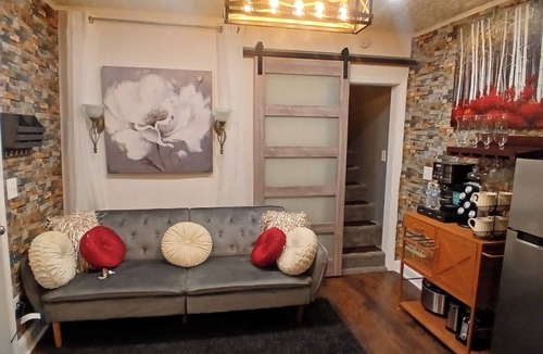 Southeast Raleigh Apartment | Beautiful Downtown Apartment Suite C