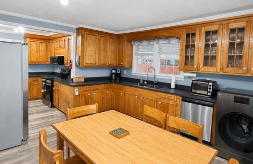 Sumter House | Beautiful Escape-Sleeps 12-Patio-Games-Relax