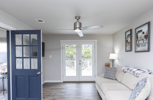 Dacula House | Beautiful Farm House Near Event Venues - Full Kitchen, Firepit & Grill!