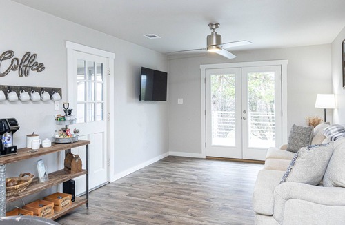 Dacula House | Beautiful Farm House Near Event Venues - Full Kitchen, Firepit & Grill!