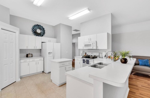 Boyette Springs House | Beautiful home. Free parking, hot tub, laundry, 2 king beds, great for families.