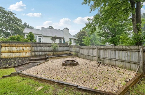 Holly Springs House | Beautiful home in the heart of Holly Springs -just steps from Womble Park