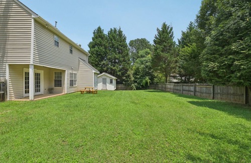 Holly Springs House | Beautiful home in the heart of Holly Springs -just steps from Womble Park
