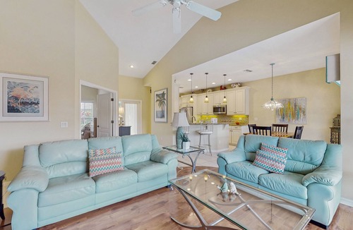 Falcons Glen House | Beautiful home w/heated in ground pool, wifi, dog-friendly, and sundeck