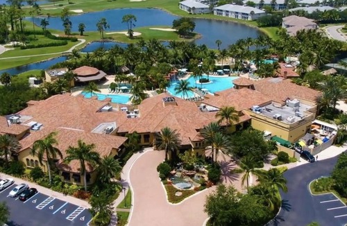 Naples House | Beautiful Home with Pool on Golf Course in Lely