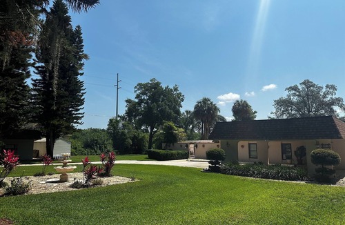 Altamonte Springs Villa | Beautiful Lakefront Home w/Pool in delightful Altamonte Springs