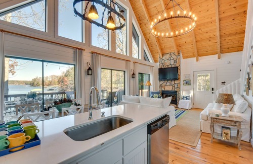 Seneca Cabin | Beautiful Lake Keowee Home w/Boat Dock & Fire Pit