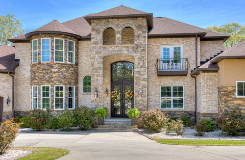 Appling House | Beautiful, luxurious 7,400 sq. ft. home located in a scenic