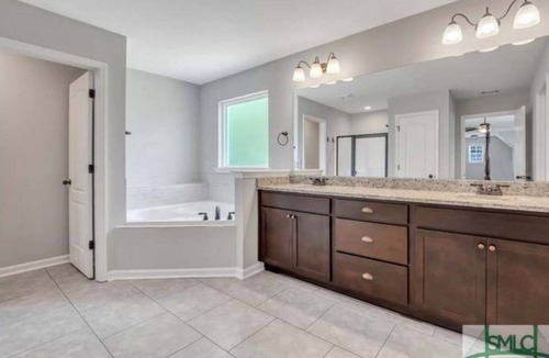 Eden House | Beautiful Luxury Home with a Country Twist/Spacious home with Half an acre!
