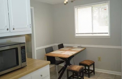 Southwind House | Beautiful Memphis Home Perfect for Families Clean & Comfortable