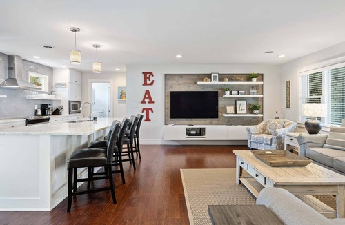 The Old Commons House | Beautiful, Modern Getaway in Historic Downtown Beaufort