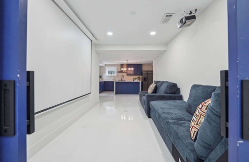 Summerhill House | Beautiful/Modern/Putting Grn/Close to city/Slps 8