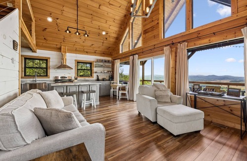 Tellico Plains Cabin | Beautiful mountain top cabin with the best 180º view in Tellico Plains!