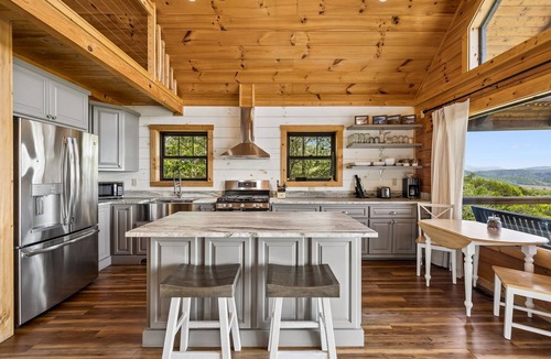 Tellico Plains Cabin | Beautiful mountain top cabin with the best 180º view in Tellico Plains!
