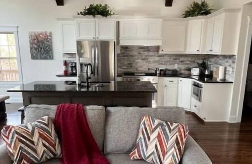 Union House | Beautiful, new home in seclulded area located overlooking a 2-acre pond.