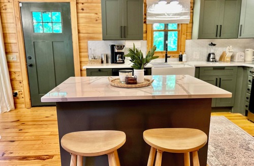 Cashiers House | Beautiful newly renovated modern mountain cabin 8 min from downtown w/club