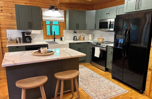 Cashiers House | Beautiful newly renovated modern mountain cabin 8 min from downtown w/club