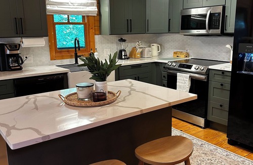 Cashiers House | Beautiful newly renovated modern mountain cabin 8 min from downtown w/club