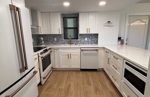 Central Beach Condo | Beautiful Ocean Views, Footsteps from the Beach! Cozy 2-bedroom Vero Beach Condo