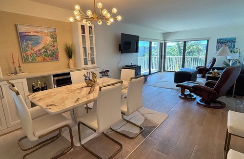 Central Beach Condo | Beautiful Ocean Views, Footsteps from the Beach! Cozy 2-bedroom Vero Beach Condo