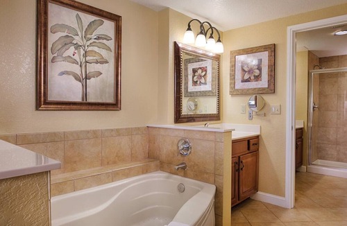 Bay Lake Hotel | Beautiful Orlando Resort - Spacious 1 Bedroom Suite!